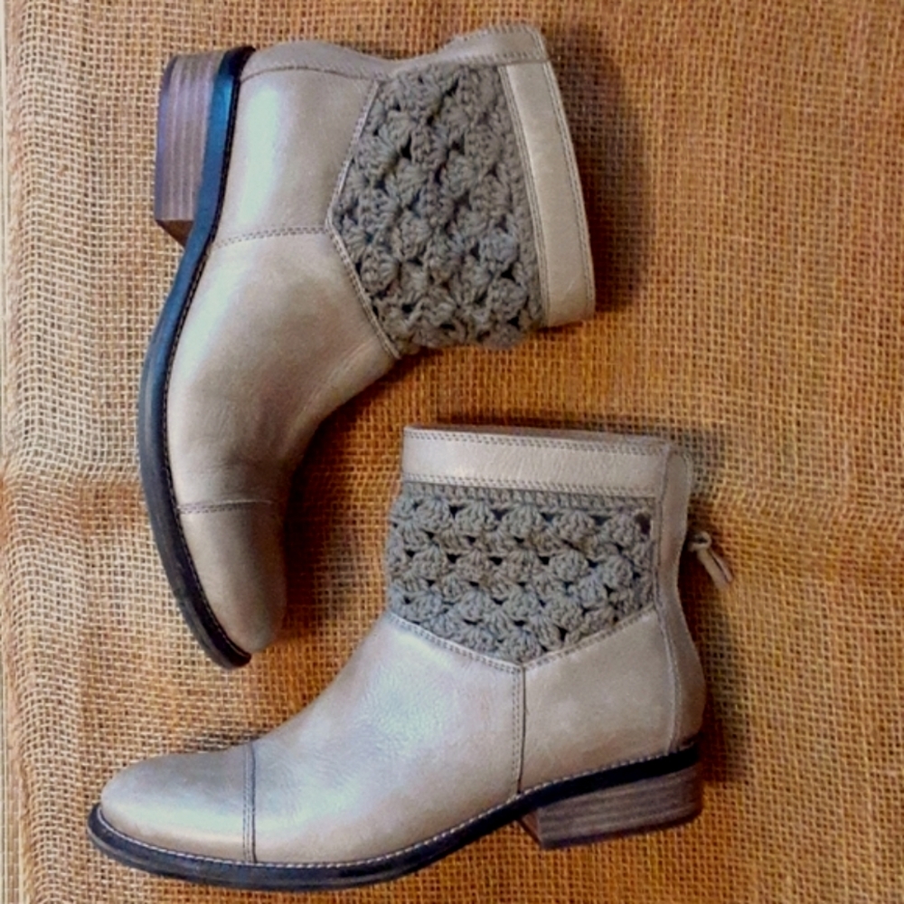 Anthropology Latigo Boot MellowTouch Taupe Leather Accent Boho  Sz 8.5M